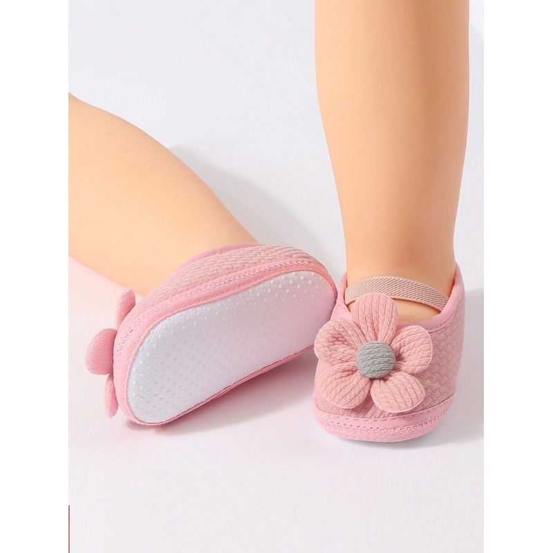 1 Pair Of Infant Shoes, Suitable For Indoor Anti-Slip Learning To Walk, Soft Flat Shoes For Infants, Simple And Solid Color Design Of Lovely Flowers.